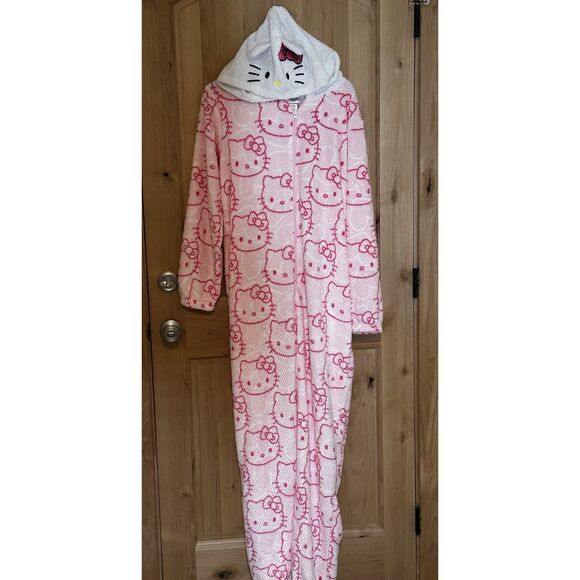 Hello Kitty Adult Sleepwear pajamas Large NWT